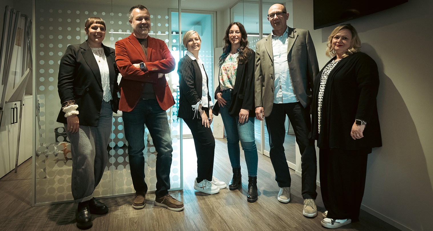 Emiliana Assicurazioni - foto ambiente uffici con tutto lo staff di Emiliana Assicurazioni