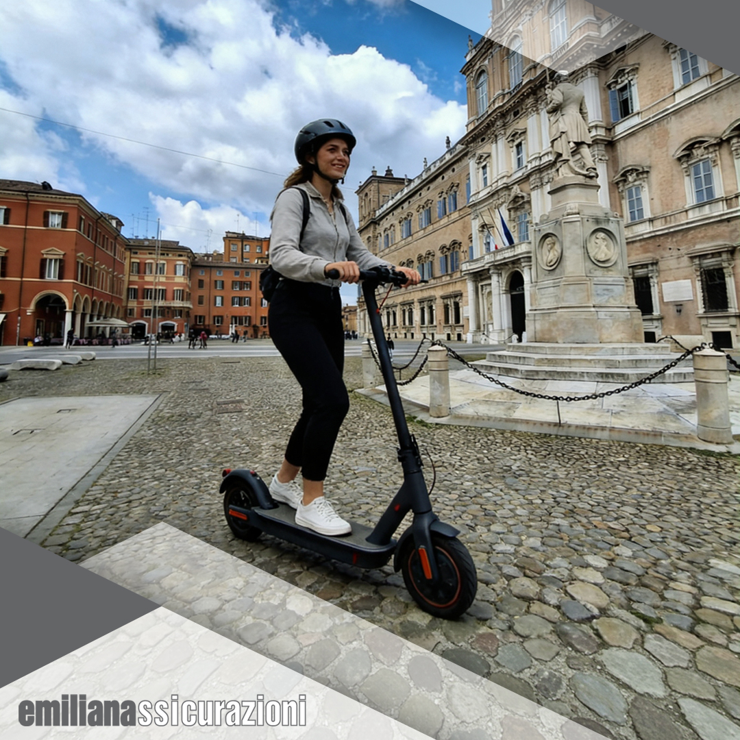 Emiliana Assicurazioni - ragazza in monopattino